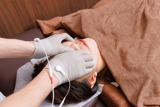 Facial massage/Head spa